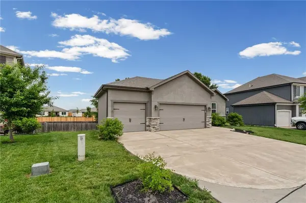 605 SE Colonial DR, Blue Springs, MO 64014