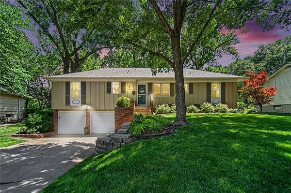 6631 Larsen LN, Shawnee, KS 66203