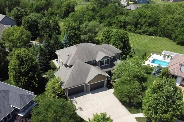 9511 W 161st TER, Overland Park, KS 66085