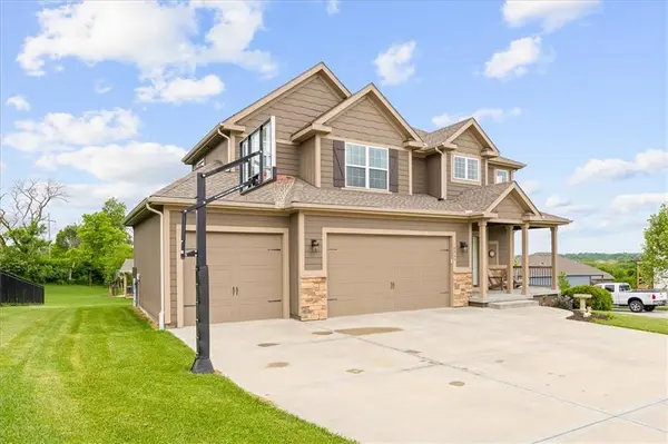 10000 N Richmond AVE, Kansas City, MO 64157