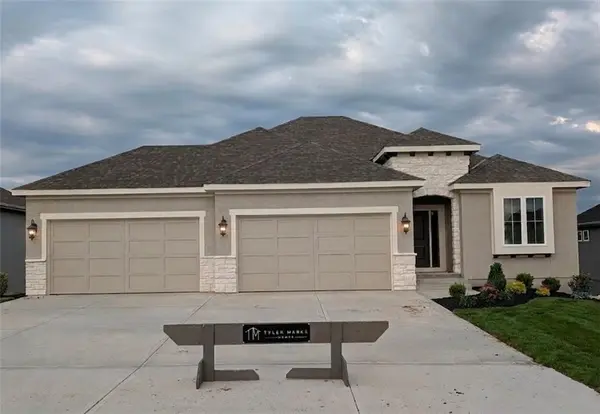 16747 S Twilight LN, Olathe, KS 66062