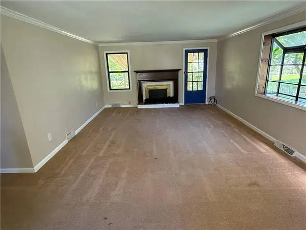 6701 W 77th TER, Overland Park, KS 66204