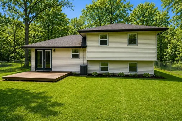 863 Kendall RD, Peculiar, MO 64078