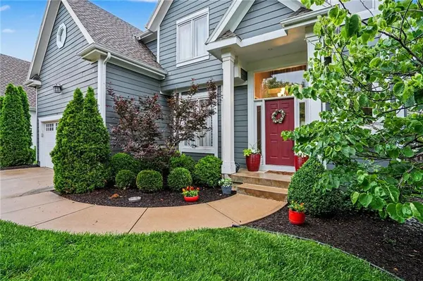8306 W 128th ST, Overland Park, KS 66213