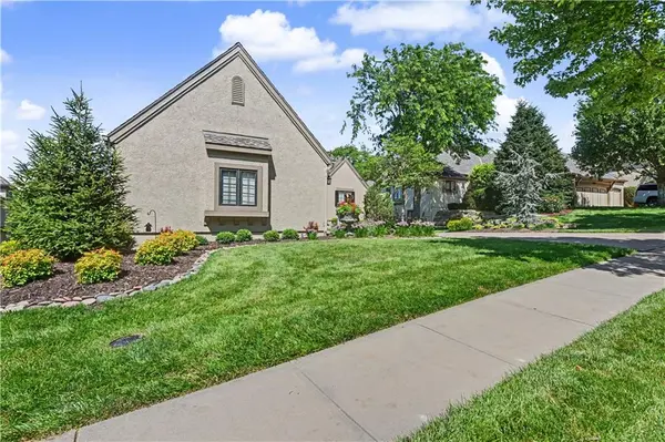 15212 Linden ST, Leawood, KS 66224