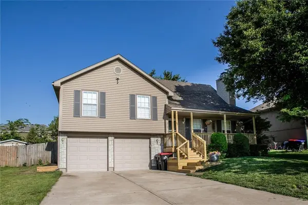 102 20 AVE #S, Greenwood, MO 64034