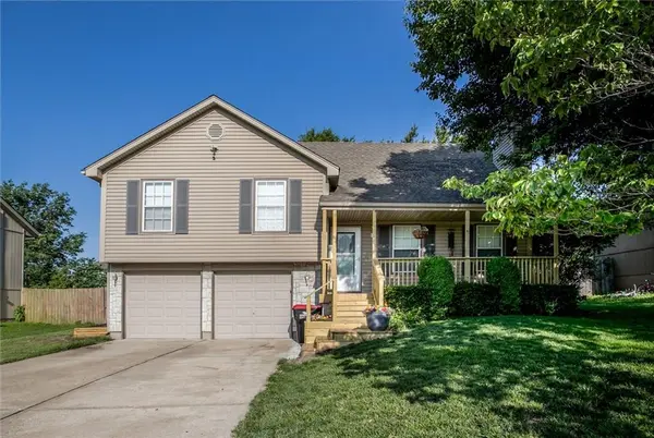 102 20 AVE #S, Greenwood, MO 64034