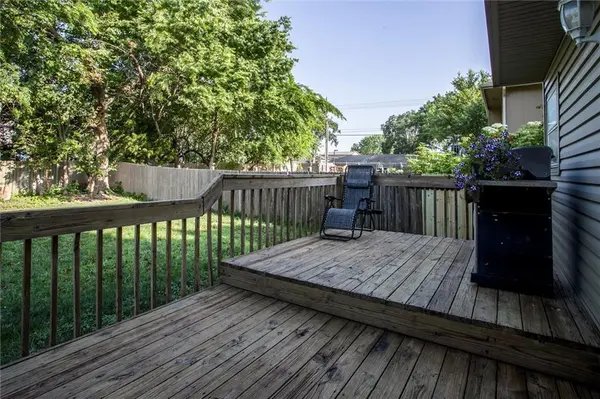 102 20 AVE #S, Greenwood, MO 64034