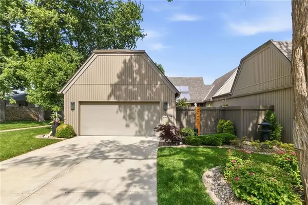 10115 LOWELL AVE, Overland Park, KS 66212
