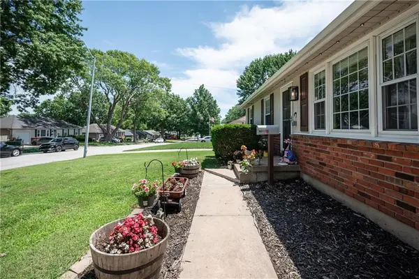 16601 E 41st ST #S, Independence, MO 64055