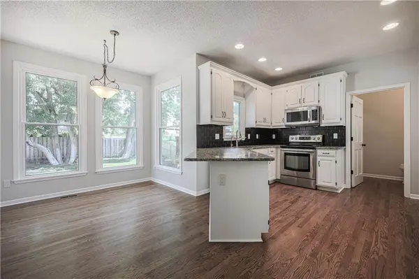 11600 W 117th TER, Overland Park, KS 66210