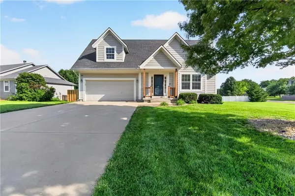 20565 W 220th TER, Spring Hill, KS 66083
