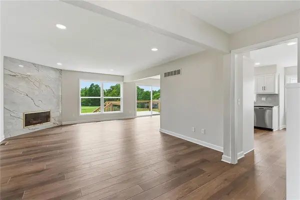 12011 E 86 ST, Kansas City, MO 64138