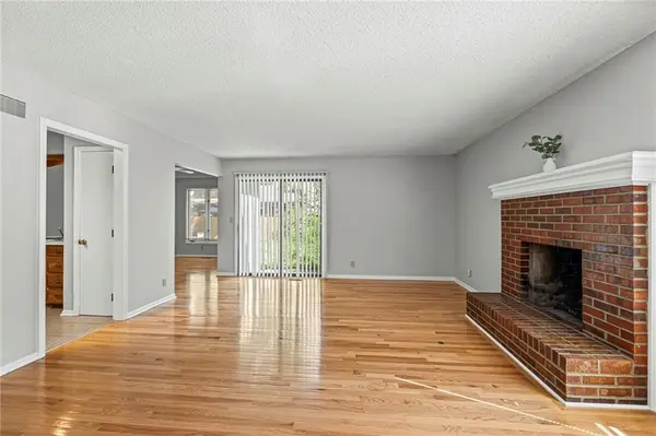 10810 W 116th ST, Overland Park, KS 66210