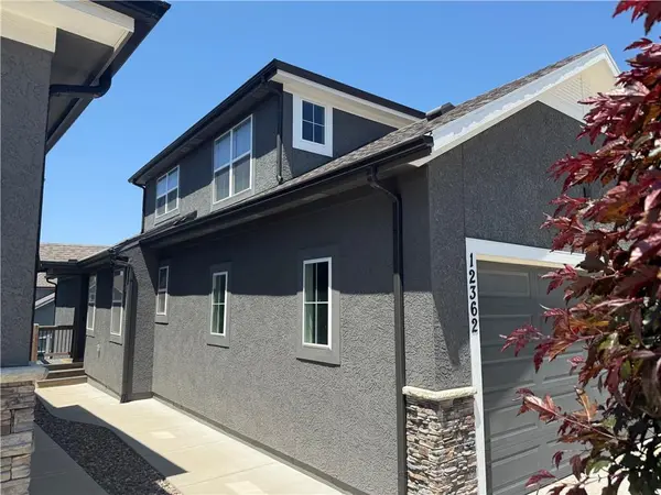 12362 S Sagebrush DR, Olathe, KS 66061