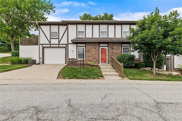 300 E Hansen CT,  Independence,  MO 64055