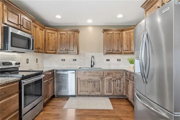 4911 141st TER, Basehor, KS 66007