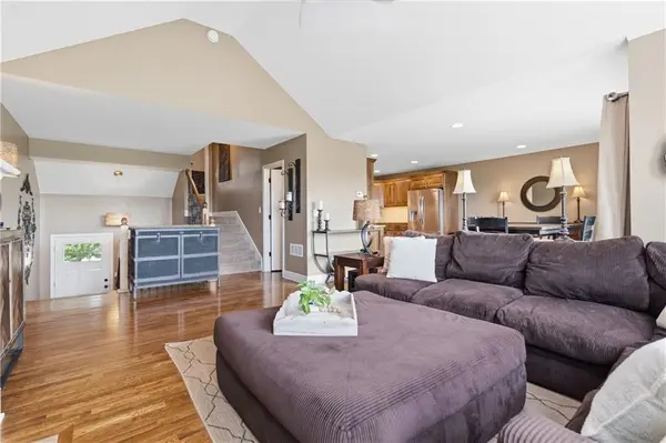 4911 141st TER, Basehor, KS 66007