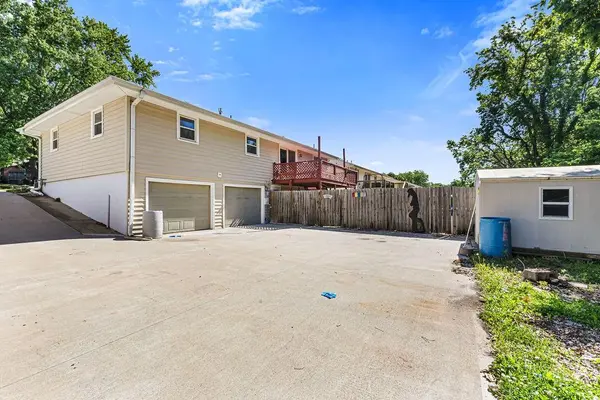 4510 Zebra LN, St Joseph, MO 64506