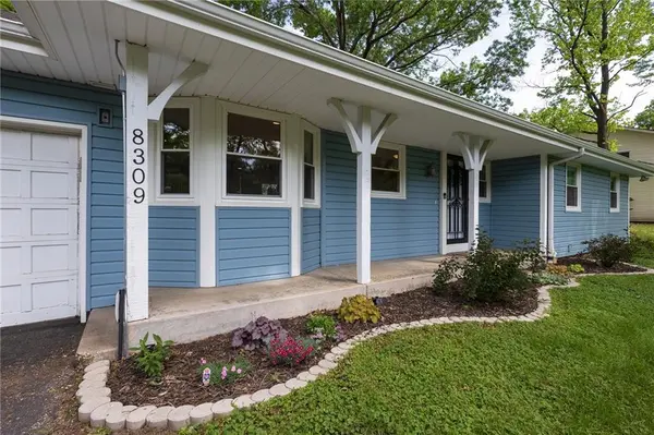 8309 Winchester AVE, Kansas City, MO 64138