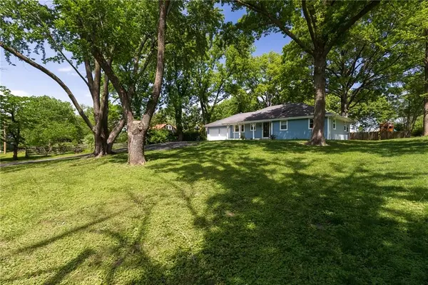 8309 Winchester AVE, Kansas City, MO 64138