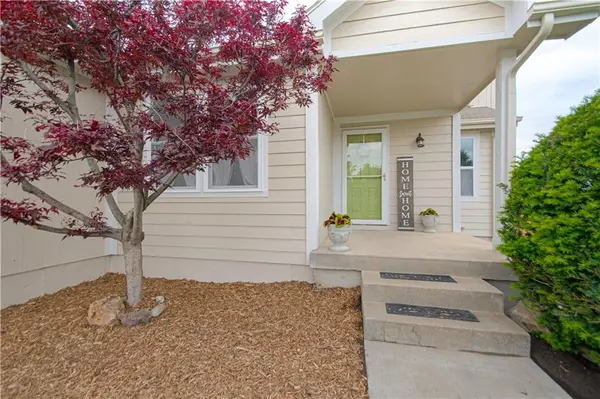 230 W Skylark ST, Gardner, KS 66030