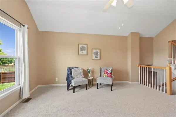1004 E Pumpkin Ridge ST, Gardner, KS 66030