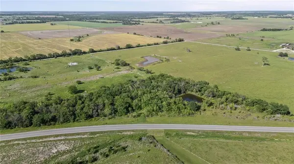 000 Pine ST, Bronson, KS 66716