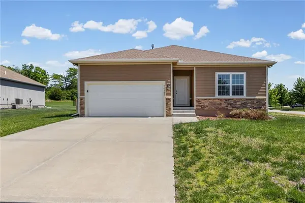 14229 S Landon ST, Olathe, KS 66061