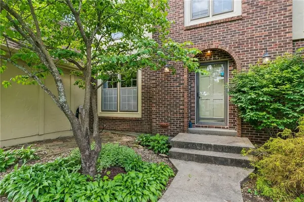 7936 Alden ST, Lenexa, KS 66215