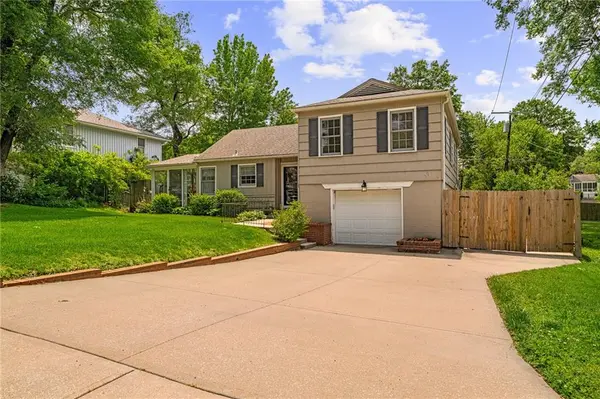 4505 W 77th ST, Prairie Village, KS 66208