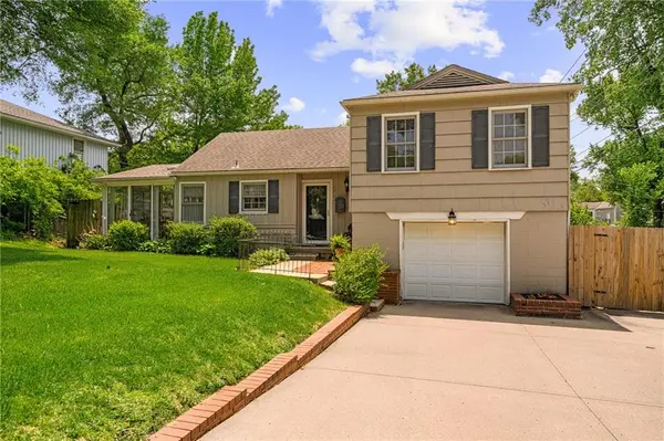 4505 W 77th ST, Prairie Village, KS 66208