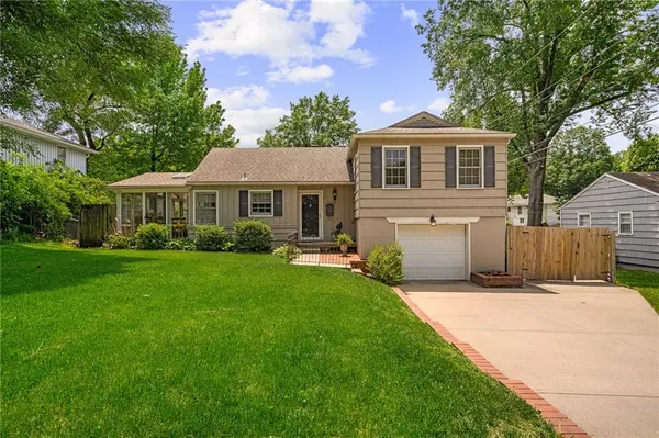 4505 W 77th ST, Prairie Village, KS 66208