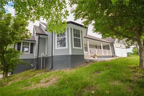 3711 S Rust RD, Grain Valley, MO 64029