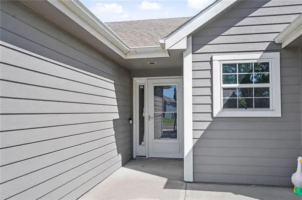 928 Bluestem DR, Baldwin City, KS 66006