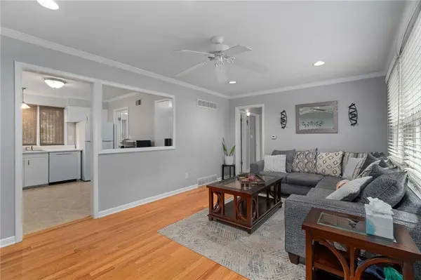 8401 W 68th TER, Overland Park, KS 66204