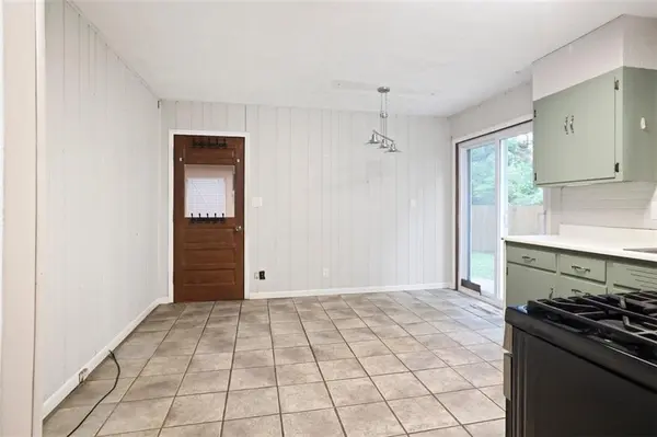 6429 Switzer LN, Shawnee, KS 66203