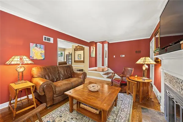 614 NE Woodlawn ST, Kansas City, MO 64116