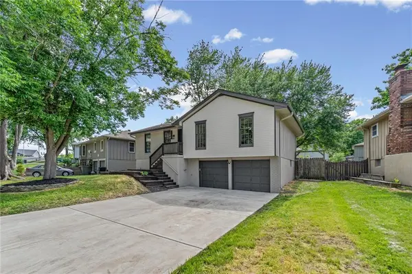3004 Iva DR, Independence, MO 64057