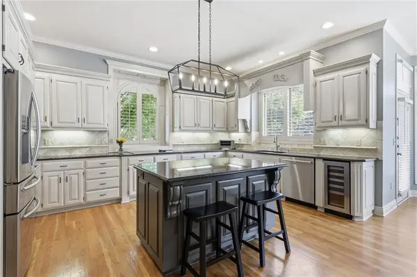 14603 Sherwood ST, Leawood, KS 66224