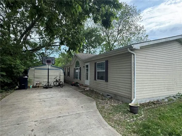 307 E Agnes ST, Mclouth, KS 66054
