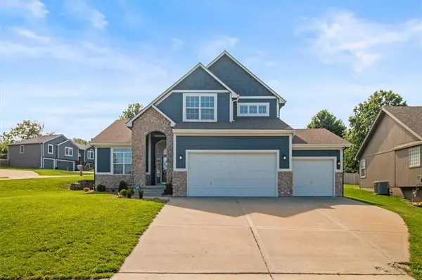 1131 Crimson LN, Liberty, MO 64068
