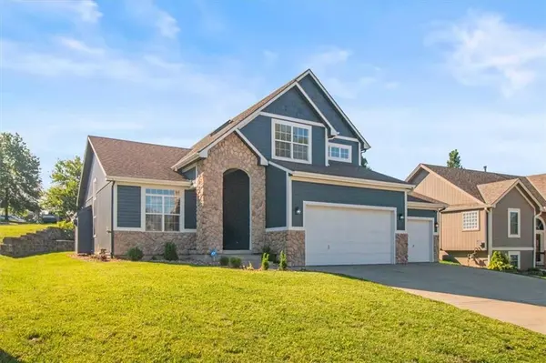 1131 Crimson LN, Liberty, MO 64068