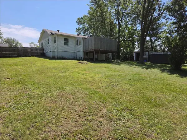 204 Woods ST, Excelsior Springs, MO 64024