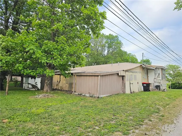 428 E 5th AVE, Garnett, KS 66032