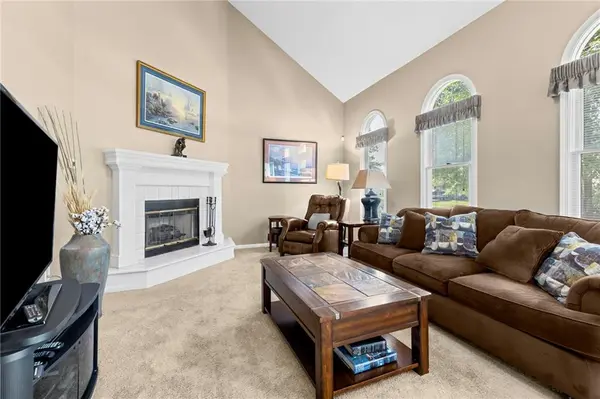1202 Aspen DR, Smithville, MO 64089