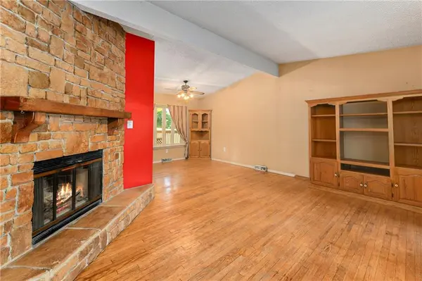 508 Corral DR, Belton, MO 64012