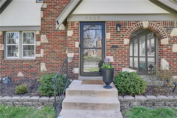 7305 Walnut ST, Kansas City, MO 64114