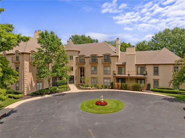 7221 Mission RD #211, Prairie Village, KS 66208