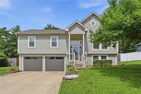 200 N Highland DR, Raymore, MO 64083